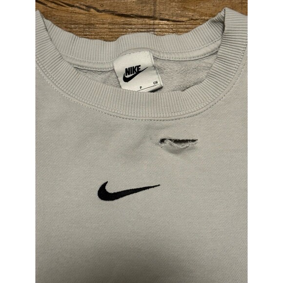 Nike phoenix fleece embroidered crewneck. - Picture 3 of 7